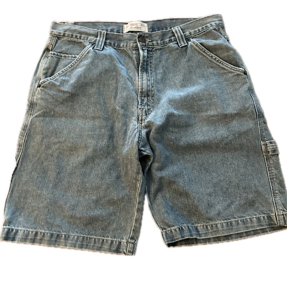Women’s vintage Levi’s cargo jorts